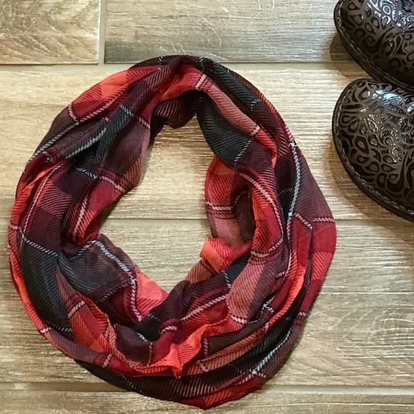 Red Patterned Infinity Scarf - Picture 1 of 3